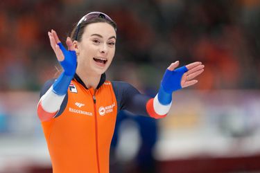 Femke Kok zet nieuwe stap na heftig virus en traint met schaatsmaatjes op prachtige locatie