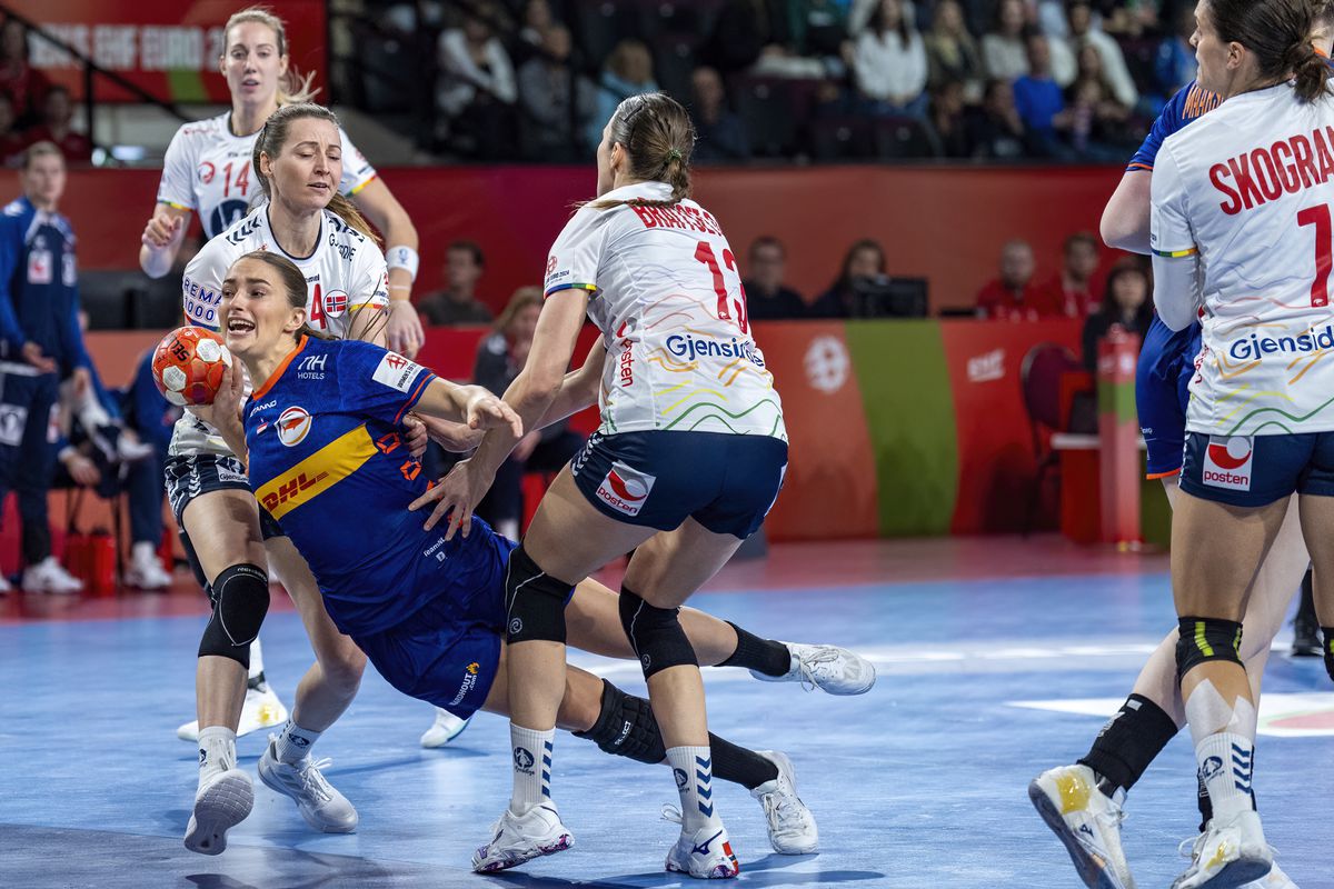 Nederlandse handbalsters krijgen ongenadig hard pak slaag van Noorse titelfavoriet