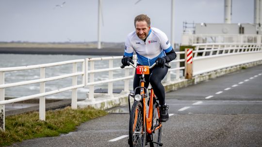 NK Tegenwindfietsen beleeft glorieuze Dikke Vette Inhaaleditie: 'Weer of geen weer'