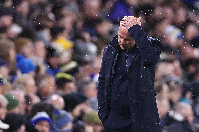 'Ze moeten Arne Slot ontslaan of hem verkopen': grote problemen bij Liverpool