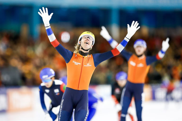 Topschaatser Jorrit Bergsma (39) krijgt staande ovatie in Thialf dankzij sensationele mass start