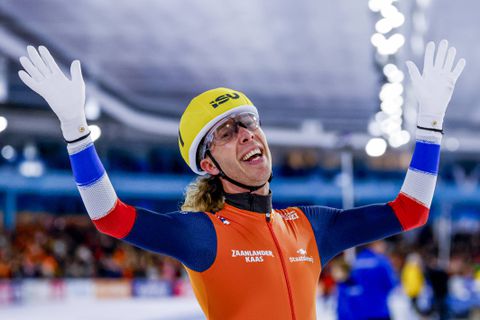 Erben Wennemars geniet van 'dood vogeltje' en 'absolute koning' in Thialf: 'Zo mooi om te zien'