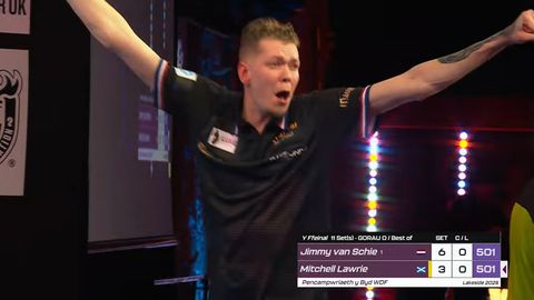 Nederlandse darter grijpt wereldtitel én riant bedrag aan prijzengeld na waanzinnige comeback tegen toptalent