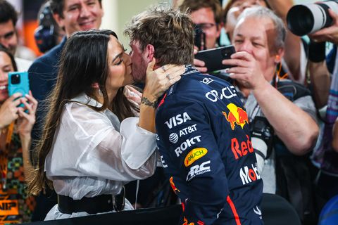 Kelly Piquet nu al met felicitaties overladen op dag dat vriend Max Verstappen aast op waanzinnige WK-stunt