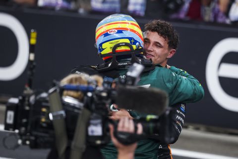 Wereldkampioen Lando Norris vecht tegen de tranen na topprestatie: 'Ik voel me zo'n loser'