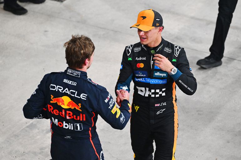 Zegevierende Max Verstappen raakt wereldtitel in Formule 1 kwijt aan Lando Norris