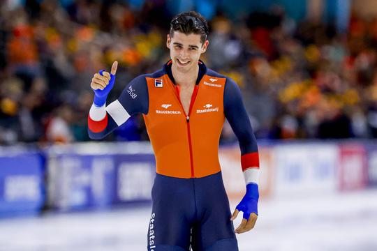 Pijlsnelle Nederlandse schaatsers pakken Amerika terug op World Cup in Heerenveen