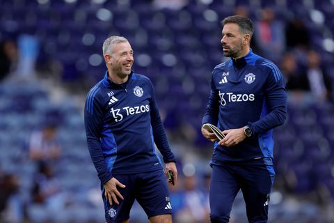 'Ontslagen assistent Erik ten Hag mogelijk snel weer aan de bak na dramatische periode bij Manchester United'