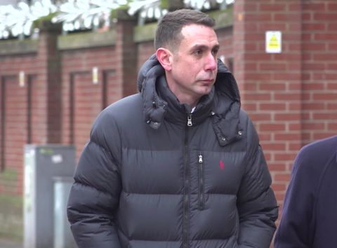 Omstreden scheidsrechter (43) ontloopt celstraf ondanks ernstige aanklacht: 'Je was een eenzame man'