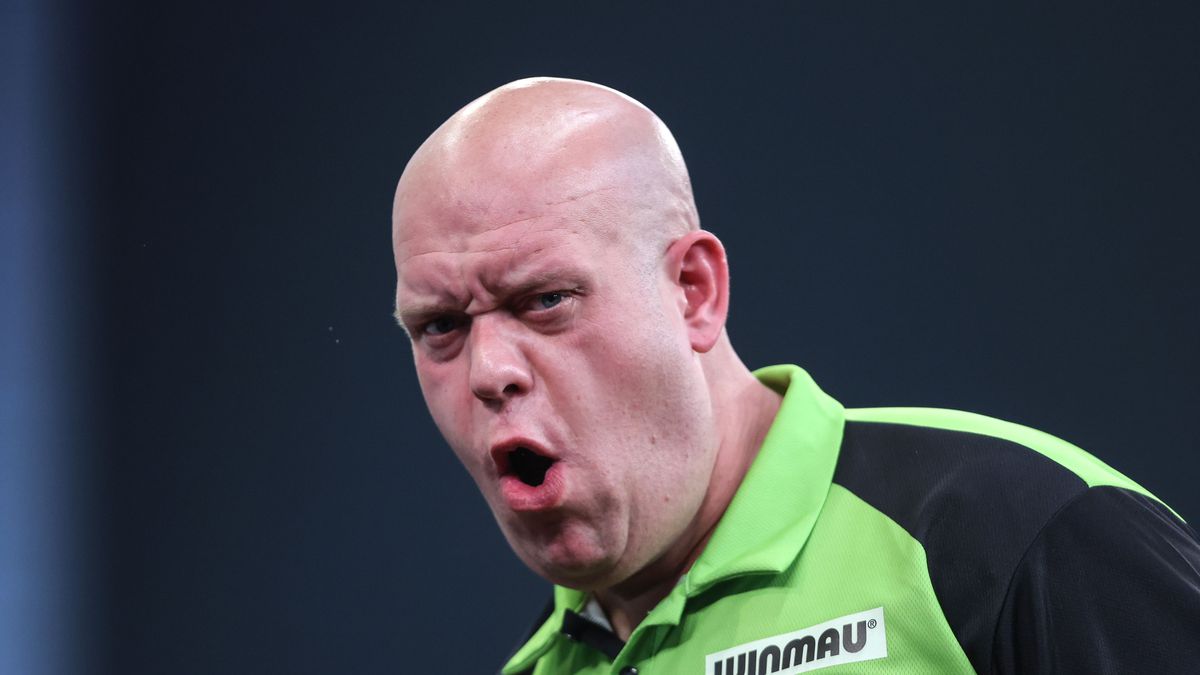 Michael van Gerwen overleeft tegen Luke Littler matchpijl en wint Premier League Darts in Berlijn