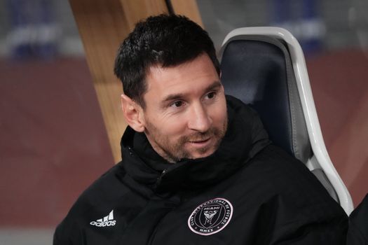 Lionel Messi lacht zich stuk als Inter Miami-collega penalty mist