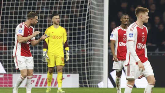 Jordan Henderson 'schrok' bij zijn debuut bij Ajax - PSV van teamgenoot: 'Bizar hoe jong hij is'