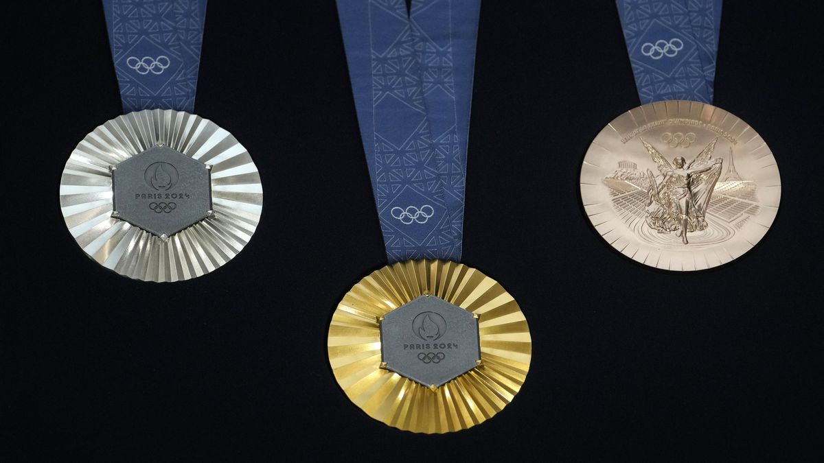Zo zien de medailles voor de Olympische Spelen in Parijs 2024 eruit: Eiffeltoren er letterlijk in verwerkt