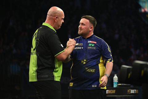 Oud-wereldkampioen schaart zich achter geïrriteerde Michael van Gerwen: 'Hij verdient een boete'