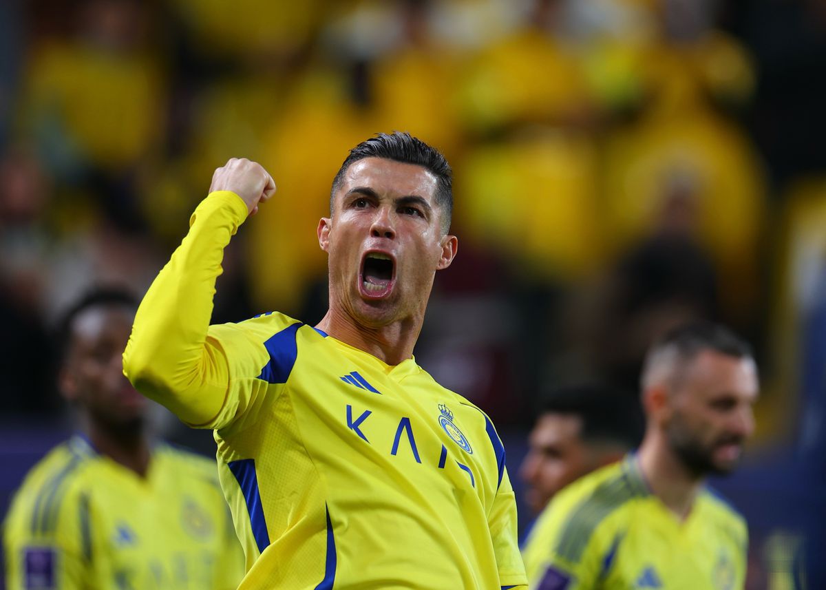 Cristiano Ronaldo (40) krijgt gigantisch standbeeld op iconische, maar niet voor de hand liggende locatie cadeau