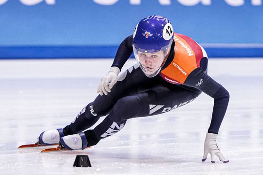 Shorttracker Michelle Velzeboer voor tweede keer in korte tijd onderuitgeschoffeld door Italiaanse