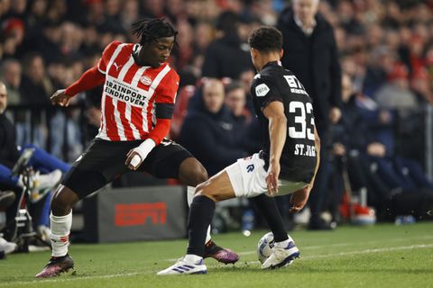 Dit is waarom PSV-speler Johan Bakayoko met tape om zijn pols speelt