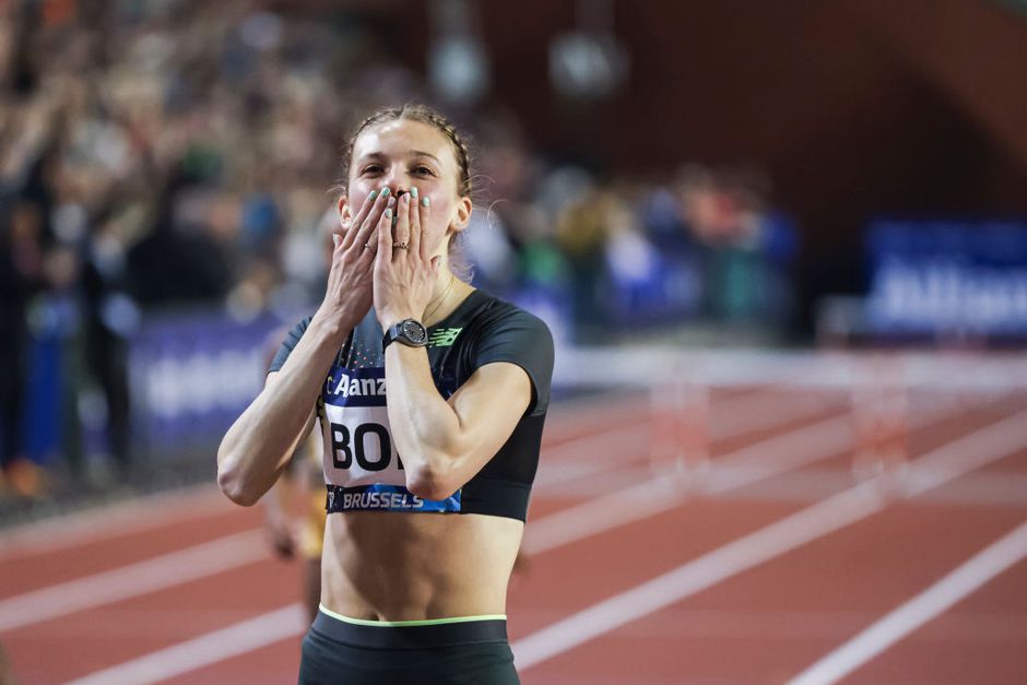 Topatlete Femke Bol steunt vriend tijdens zeldzaam moment samen