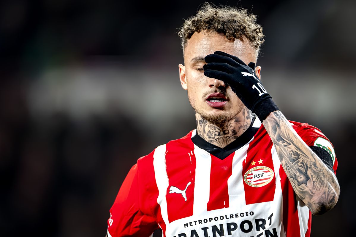 Noa Lang haalt uit naar PSV-fans: 'Blijkbaar kunnen zij beter voetballen dan wij'