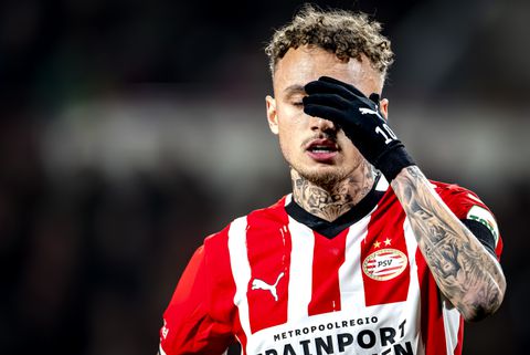 Noa Lang haalt uit naar PSV-fans: 'Blijkbaar kunnen zij beter voetballen dan wij'