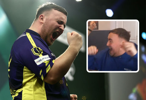 Luke Littler gaat uit zijn dak samen met bekende streamer na late goal Manchester United