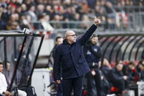 Ajax-trainer Fred Grim wil niets weten van negativiteit na bedroevend spel tegen AZ: 'Strijd en passie getoond'