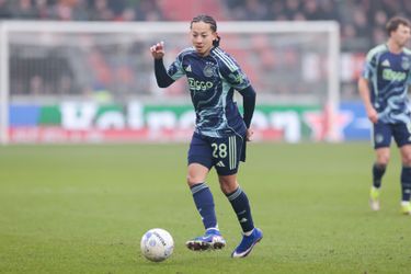 Bedroevend Ajax komt met de schrik vrij dankzij late gelijkmaker tegen AZ