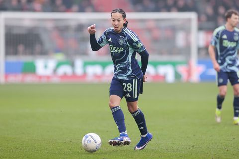 Bedroevend Ajax komt met de schrik vrij dankzij late gelijkmaker tegen AZ