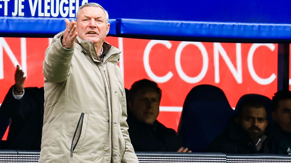 FC Utrecht-trainer Ron Jans in pijnlijk rijtje na nederlaag tegen Feyenoord: 'Je mag het best zorgel