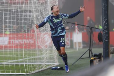 Kian Fitz-Jim looft ervaren nieuwkomers bij Ajax en probeert de vinger op de zere plek te leggen: 'Gaat in de koppies spelen'