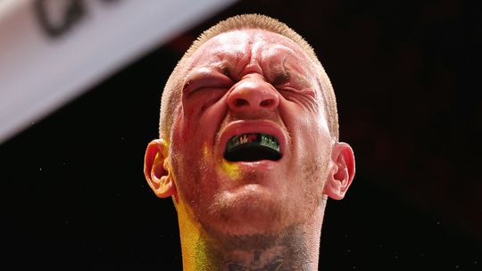 Ooglid van bokser Gavin Gwynne ziet er enorm creepy uit na marteling door Mark Chamberlain