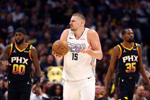Basketballer schrijft geschiedenis met unieke prestatie in de NBA en reageert koeltjes: 'Ik ga er later over nadenken'