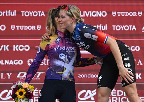 Leerling is leermeester in Strade Bianche de baas: 'Mooi om weer tegen haar te koersen'