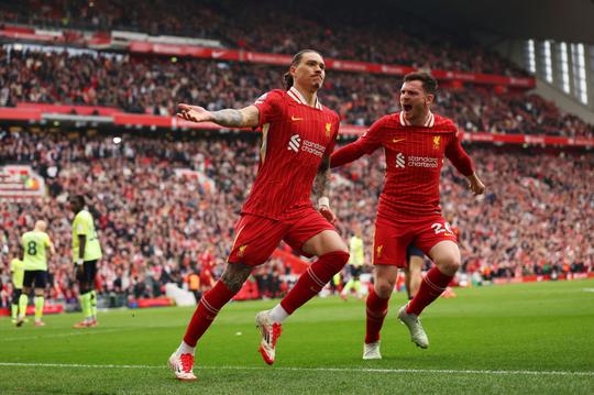 Arne Slot haalt opgelucht adem na shock tegen hekkensluiter: 'We're gonna win the league!'