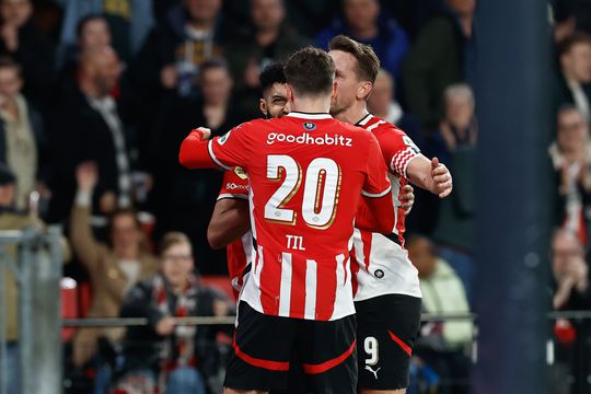 Inefficiënt PSV worstelt zich voorbij Heerenveen na pijnlijke nederlaag tegen Arsenal