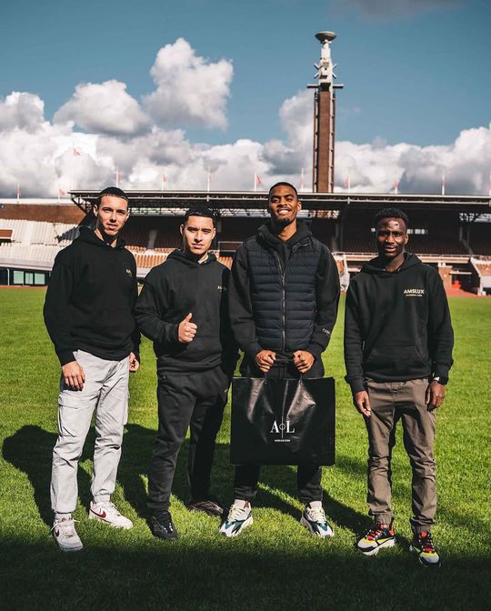 Kijkje achter de schermen in luxe wereld van voetballers: 'We regelen alles voor Gravenberch en Dumfries'