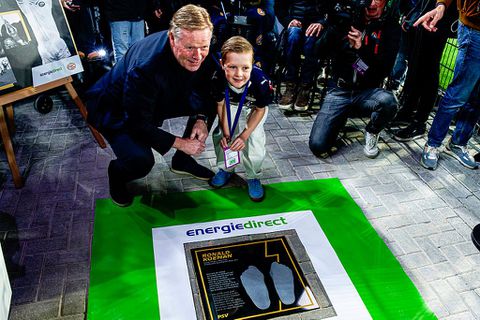 Kleinzoon bondscoach Ronald Koeman steelt de show rond PSV-AZ: 'Ik ben trots op opa'