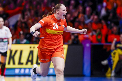 Nederlandse handbalsters doen goede zaken en plaatsen zich voor EK na moeizame middag