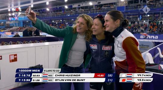 Schaatslegende Ireen Wüst maakt iconische foto met afscheidnemende Miho Takagi en Martina Sablikova