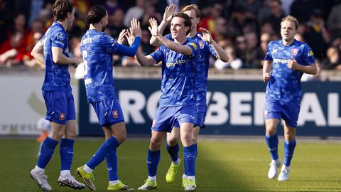 Ajax zakt dieper weg in Eredivisie: concurrent FC Twente maakt dankbaar gebruik van puntenverlies