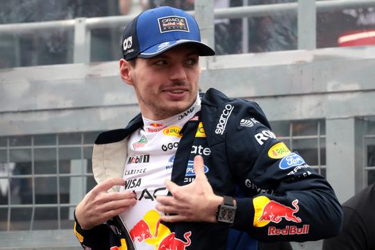 Max Verstappen ondanks sterke inhaalrace kritisch op nieuwe Formule 1-regels: 'Het is soms net Mario Kart'