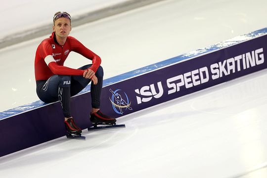 Speciale regel op WK allround zorgt voor keiharde 'cut-off' op slotdag in Thialf: veel schaatsers vallen af