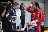Max Verstappen en Carlos Sainz / AP