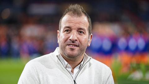 Cynische Rafael van der Vaart neemt passend afscheid: 'Ik ben emotioneel en krijg er kippenvel van'