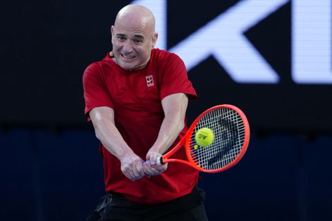 Tennislegende Andre Agassi (55) breekt opmerkelijk wereldrecord in andere sport
