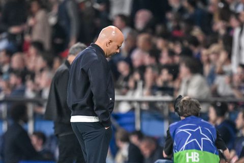 Dolend Liverpool krijgt enorme dreun van PSG in Champions League, Arne Slot mag van geluk spreken
