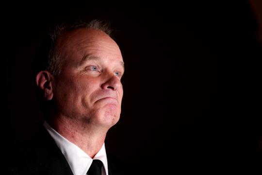 Ajax-icoon Dennis Bergkamp (56) openhartig over 'hele vervelende' breuk: 'Dan hebben ze een probleem'