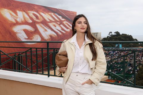 Kelly Piquet duikt na paasviering met F1-kampioen Max Verstappen op bij groot evenement in andere sport