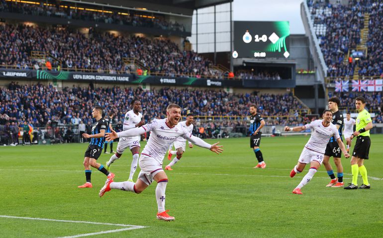 Slecht nieuws voor Ajax in Conference League: Fiorentina dankzij late penalty ten koste van Club Brugge naar finale