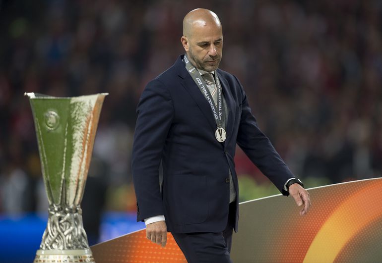 Het jaar van PSV-trainer Peter Bosz bij Ajax: Stroeve start, Europees succes en met ruzie de deur uit